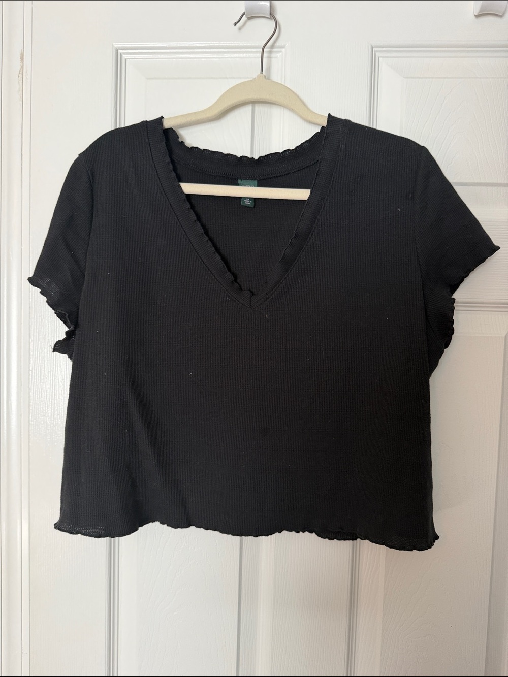 wild fable Black V-Neck Lettuce-Edge Crop Top